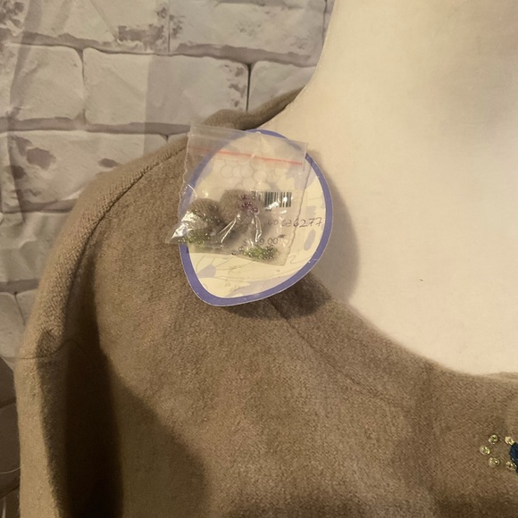“APRIL CORNELL” 100% Wool Beaded Sweater. - Picture 8 of 14